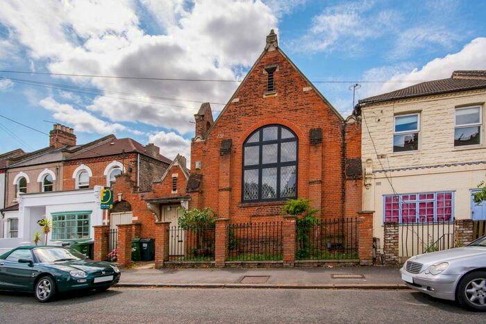 2 Bedroom Barn Conversion To Rent In Wellfield Road, Streatham, London, SW16