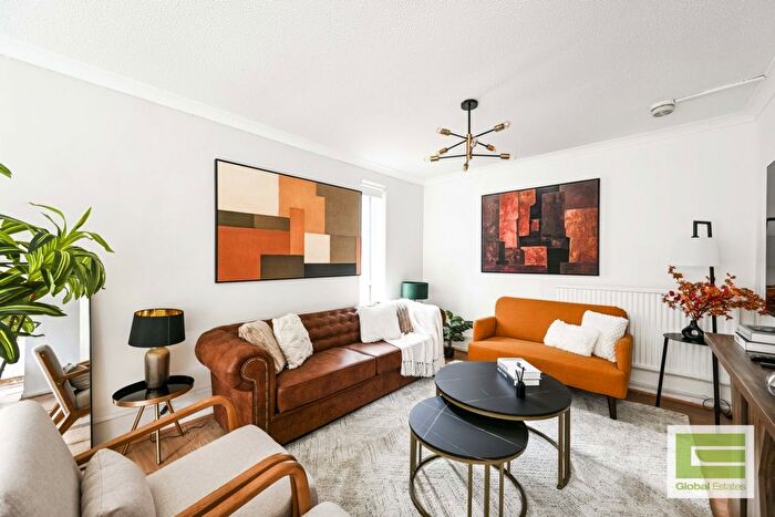 3 Bedroom Flat For Sale In Samuel Close, Haggerston, E8