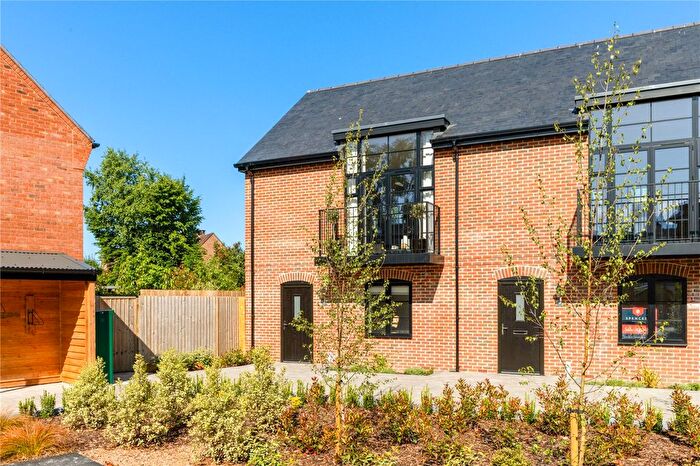 3 Bedroom End Of Terrace House For Sale In Connaught Place, Brockenhurst, Hampshire, SO42