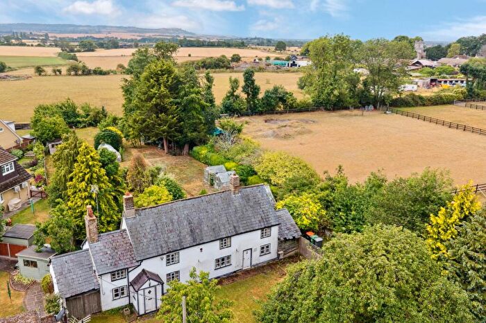 4 Bedroom Detached House For Sale In Wellhead Road, Totternhoe, LU6