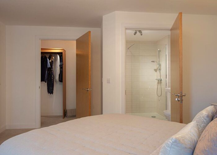 1 Bedroom Retirement Property To Rent In Queens Road, Weybridge, Surrey, KT13