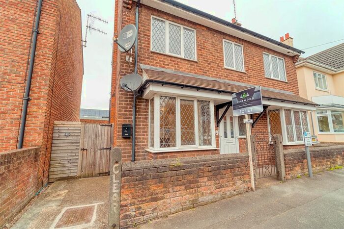 2 Bedroom Flat To Rent In St. Margarets Drive, Chesterfield, Derbyshire, S40