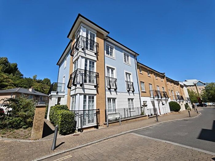 2 Bedroom Apartment To Rent In Lower Burlington Road - Marina, BS20