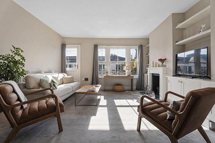 2 Bedroom Maisonette To Rent In Hazlebury Road, London, SW6