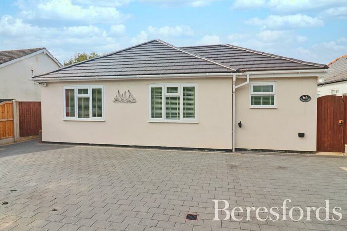 2 Bedroom Bungalow For Sale In Boyton Cross, Roxwell, CM1