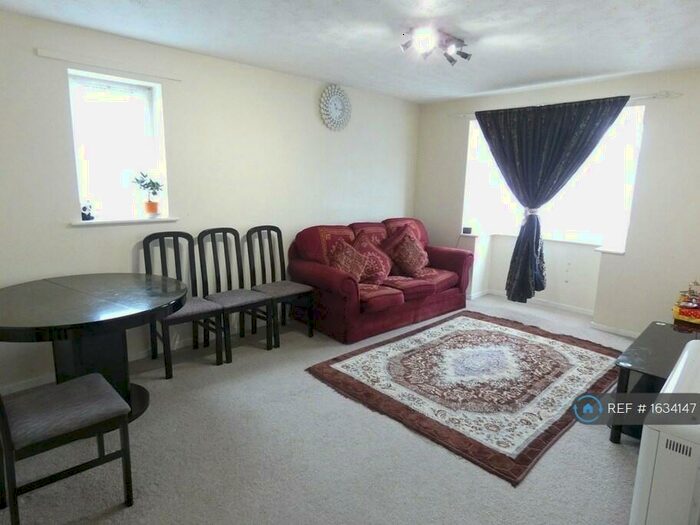 2 Bedroom Flat To Rent In Huntingdon Court, Leicester, LE4