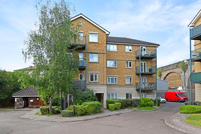 2 Bedroom Flat For Sale In Fentiman Way, Harrow, HA2