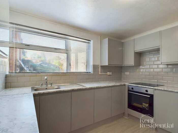 3 Bedroom End Of Terrace House To Rent In Underwood Close, Maidstone, Kent, ME15