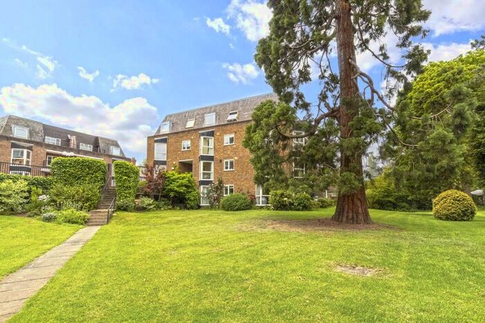 1 Bedroom Flat To Rent In Twickenham Road, Teddington, TW11