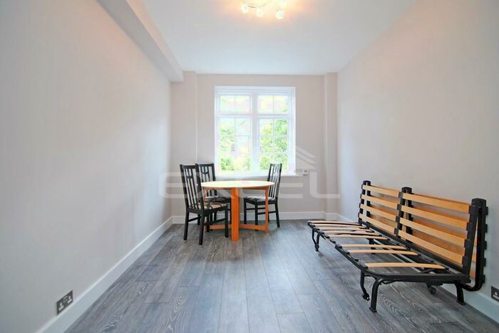 Studio To Rent In Langford Court, Abbey Road, St Johns Wood, NW8