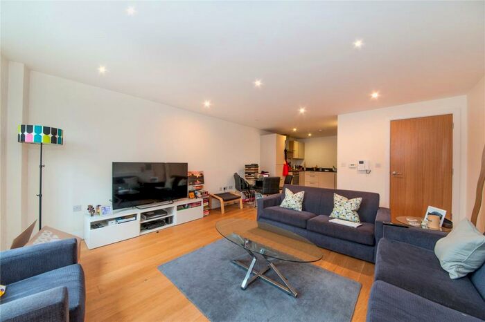 1 Bedroom Flat To Rent In Roden Court, London, N6