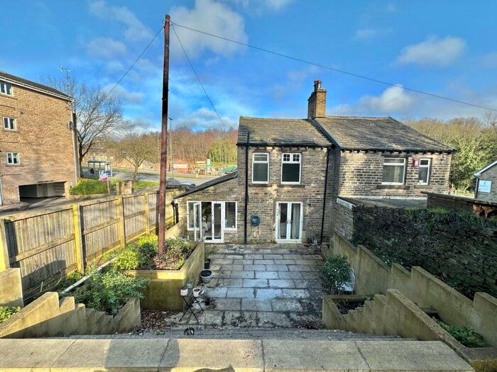 2 Bedroom Semi-Detached House To Rent In Bradford Road, Huddersfield, HD2