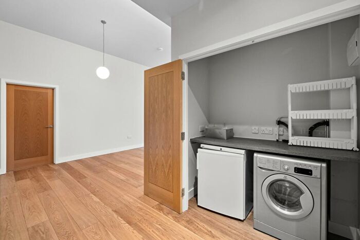 2 Bedroom Flat To Rent In Craigie Drive, Plymouth, PL1