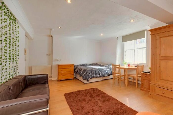 Studio To Rent In Gloucester Place, Marylebone, London, W1U