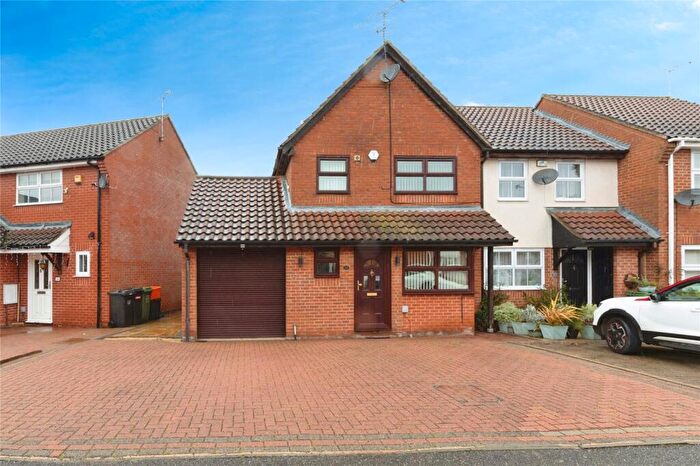 3 Bedroom Semi-Detached House For Sale In Douglas Drive, Wickford, Essex, SS12