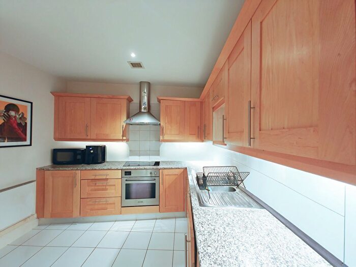 2 Bedroom Flat For Sale In Whitehouse Apartments, Belvedere Road, London, SE1