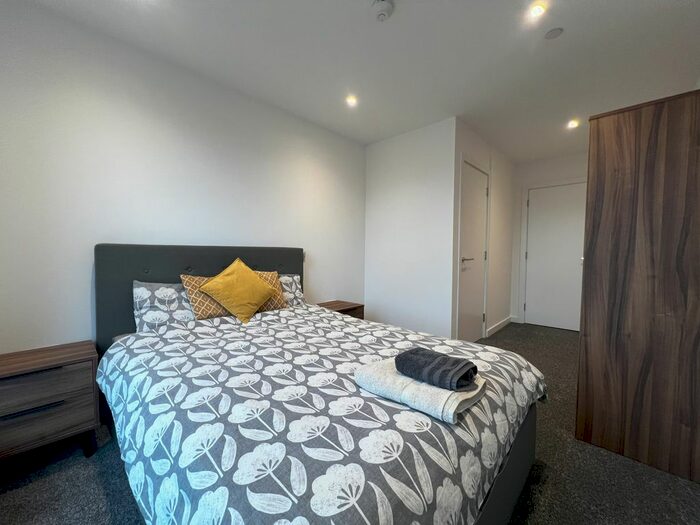 3 Bedroom Flat To Rent In Willow Road, Leeds, LS4