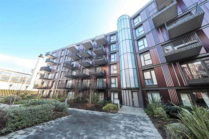 2 Bedroom Flat For Sale In Powerhouse Lane, Hayes, Hillingdon, UB3