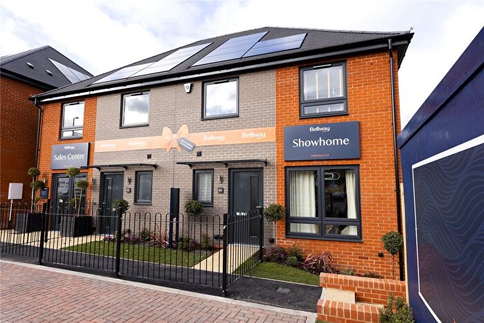 Semi Detached House For Sale In Dee Road, Tilehurst, Reading, RG30