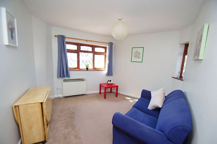 1 Bedroom Flat To Rent In Queens Road, Watford, WD17