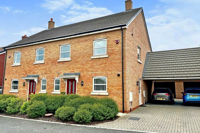 3 Bedroom Semi-Detached House For Sale In The Warrens, Moggerhanger, Bedford, MK44