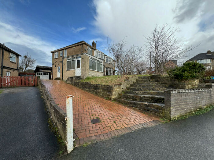 3 Bedroom Semi-Detached House To Rent In Carr Manor Parade, Leeds, LS17