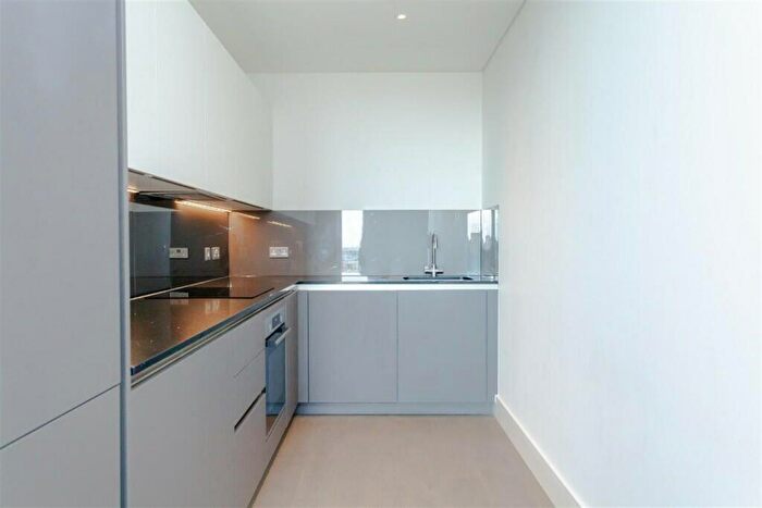 Flat To Rent In Gartons Way, SW11