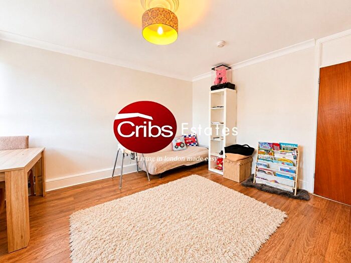 2 Bedroom Flat To Rent In Pincott Road, SW19