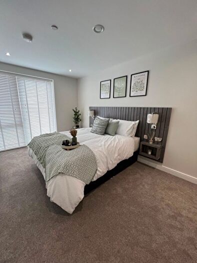 3 Bedroom Flat To Rent In New Road, Rainham, RM13