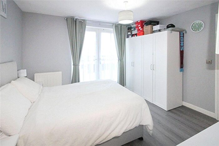 2 Bedroom Flat For Sale In Esparto Way, South Darenth, DA4