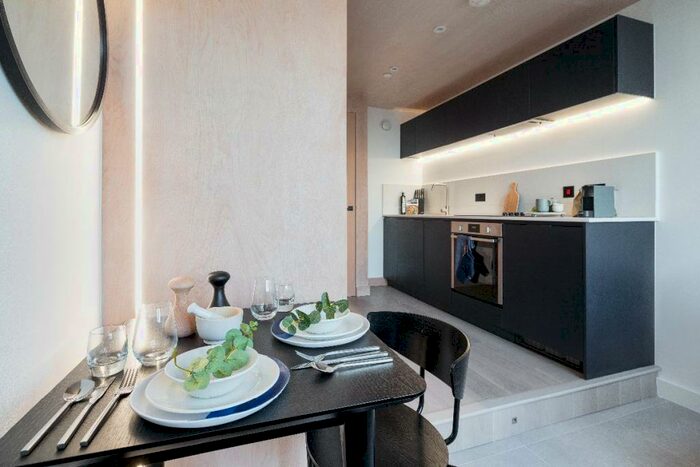 2 Bedroom Apartment To Rent In Sky Gardens, M15