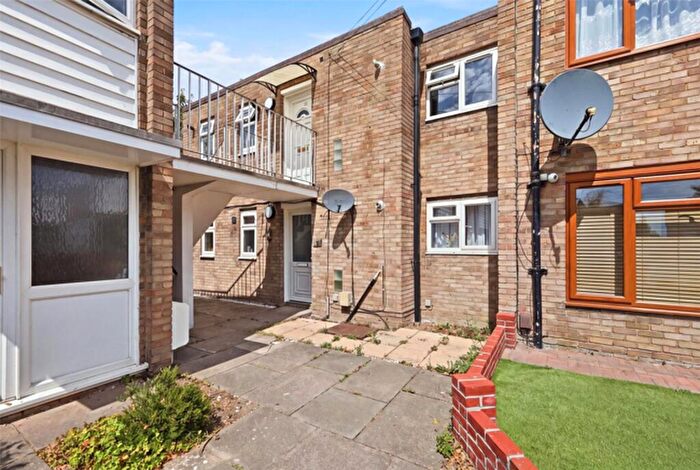 2 Bedroom Flat To Rent In Lornes Close, Southend-on-Sea, SS2