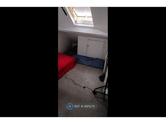 2 Bedroom Flat To Rent In Langley Road, Slough, SL3