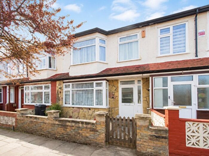 1 Bedroom House To Rent In Parkstone, N18