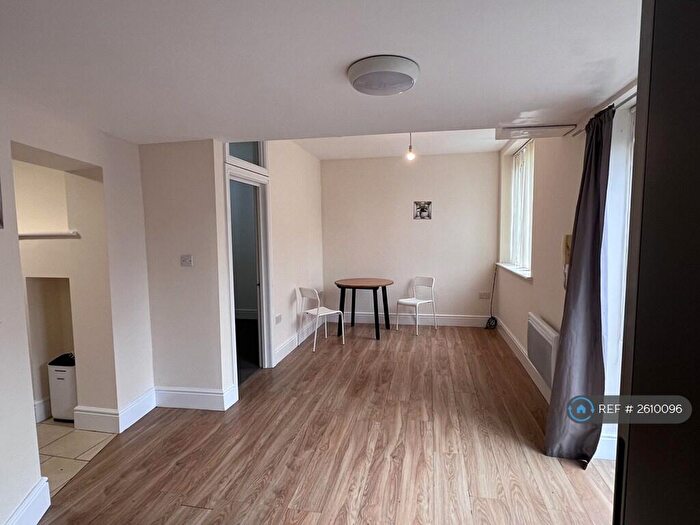 2 Bedroom Flat To Rent In Horton House, Bristol, BS2