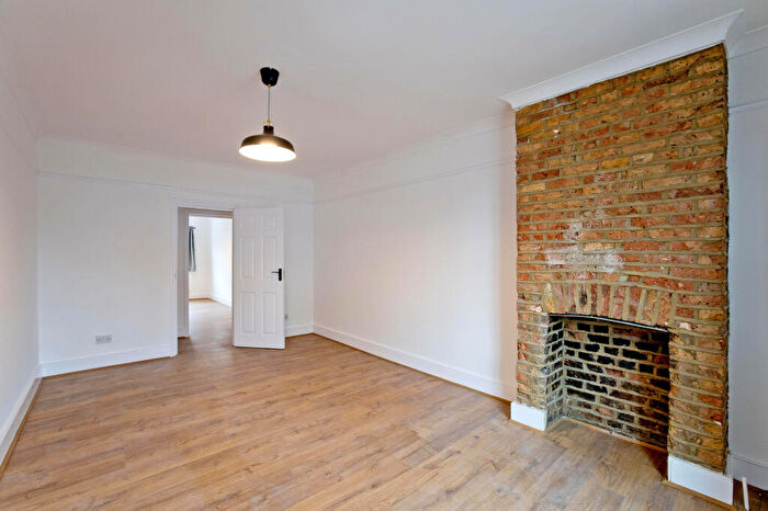 2 Bedroom Flat To Rent In Farrant Avenue, London, N22