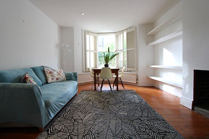 2 Bedroom Flat To Rent In Grove Lane, Camberwell, SE5