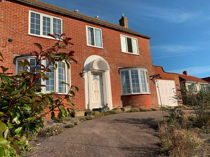 2 Bedroom Flat To Rent In Challoners Close, Rottingdean, Brighton BN2