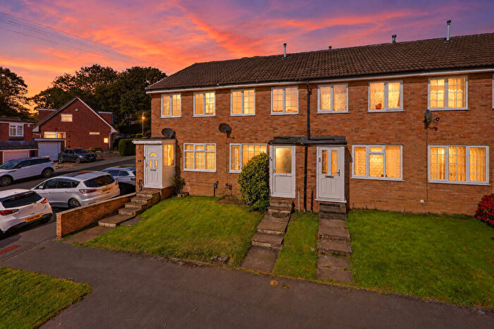 2 Bedroom Terraced House For Sale In Aire Grove, Leeds, LS19