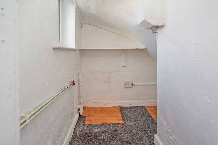 3 Bedroom Terraced House For Sale In Green Lane, Doncaster, DN6