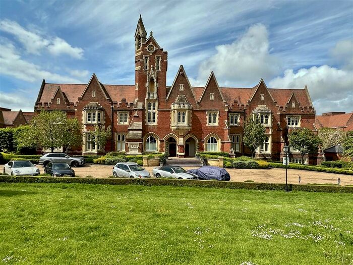 2 Bedroom Flat To Rent In The Galleries, Warley, Brentwood, CM14