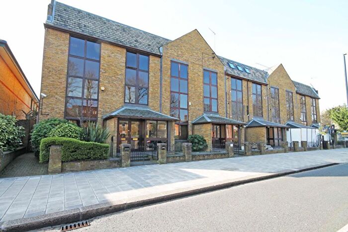 1 Bedroom Flat To Rent In St. Johns Road, Isleworth, TW7