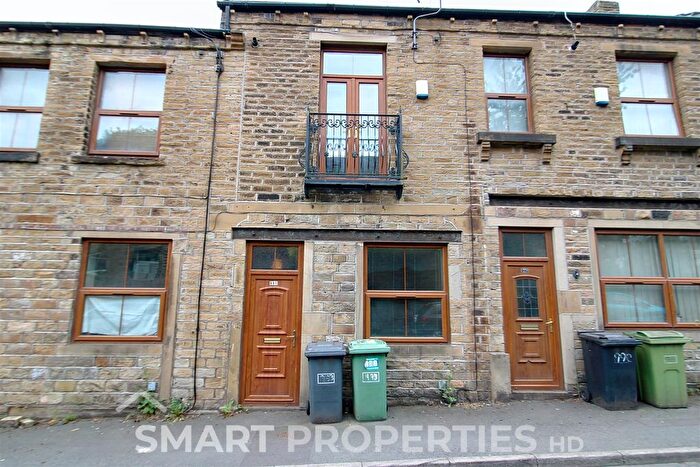 2 Bedroom Property To Rent In Longwood Gate, Huddersfield, HD3