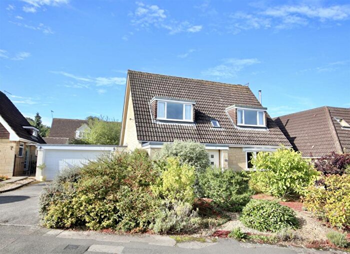3 Bedroom Detached House For Sale In Lansdowne Crescent, Derry Hill, Calne, SN11
