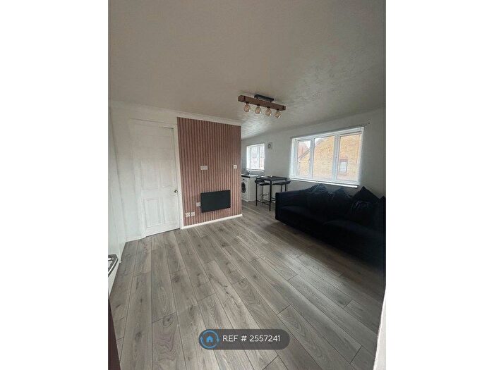 Studio To Rent In North Road, London, SW19