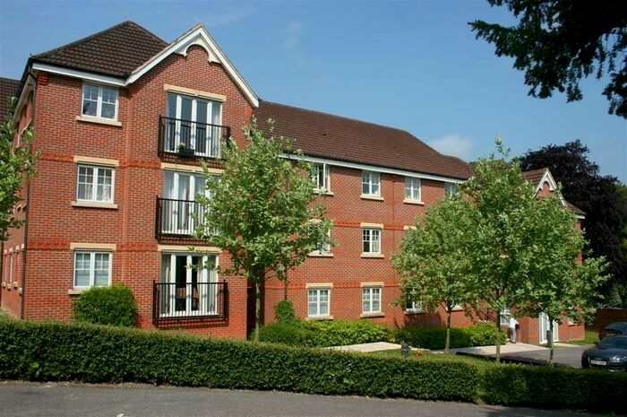2 Bedroom Flat To Rent In Bedroom Purpose Built Flat In Caterham Valley, CR3