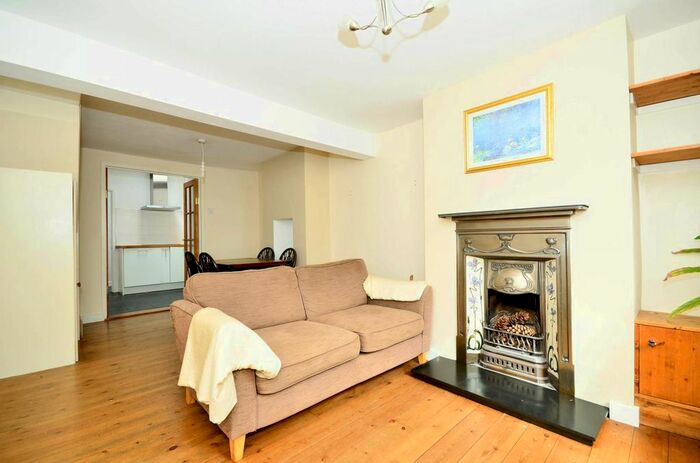 2 Bedroom Property To Rent In Vine Place, Ealing Common, London, W5