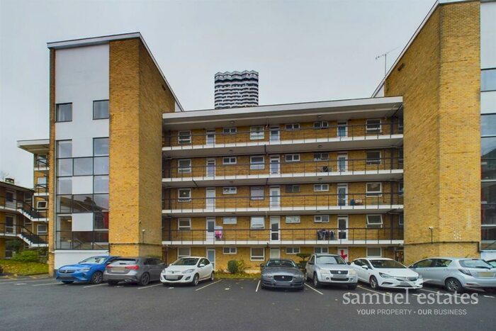 Flat To Rent In Harrington Court, Altyre Road, Croydon, CR0
