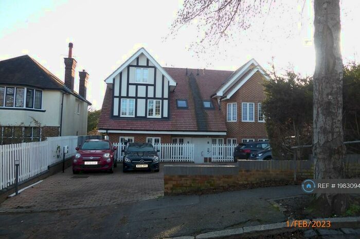 2 Bedroom Flat To Rent In Downsway, South Croydon, CR2