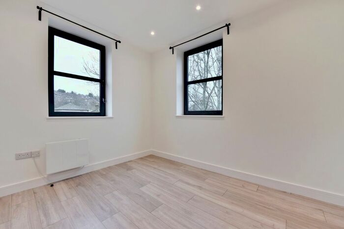 2 Bedroom Flat To Rent In Desborough Street, High Wycombe, Buckinghamshire, HP11